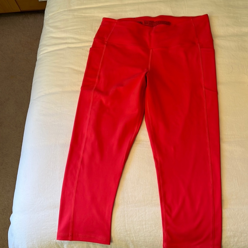 Victoria’s Secret sport capris EUC